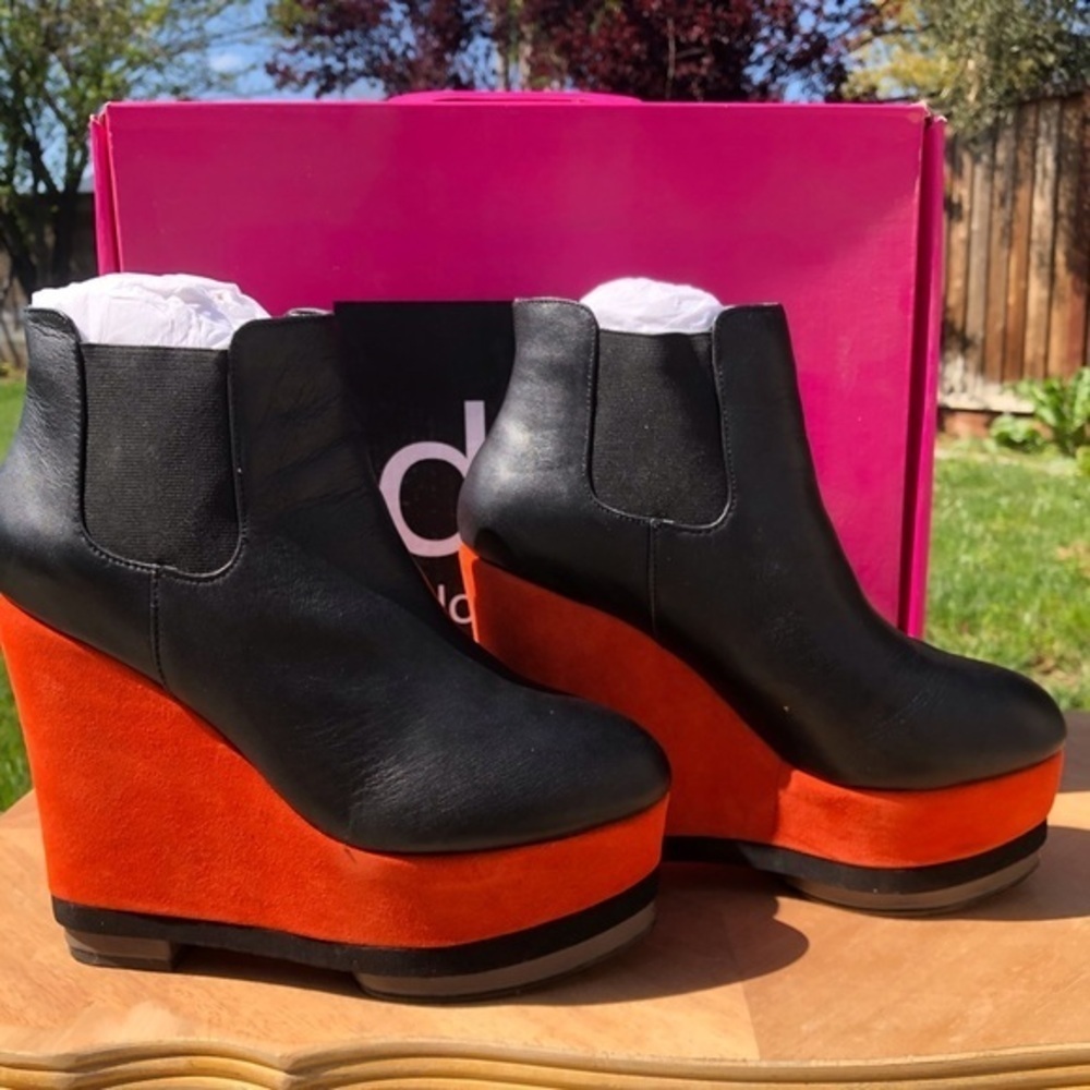 Chunky platform booths. Orange suede and black leather upper by Dolce Vita - Picture 3 of 9